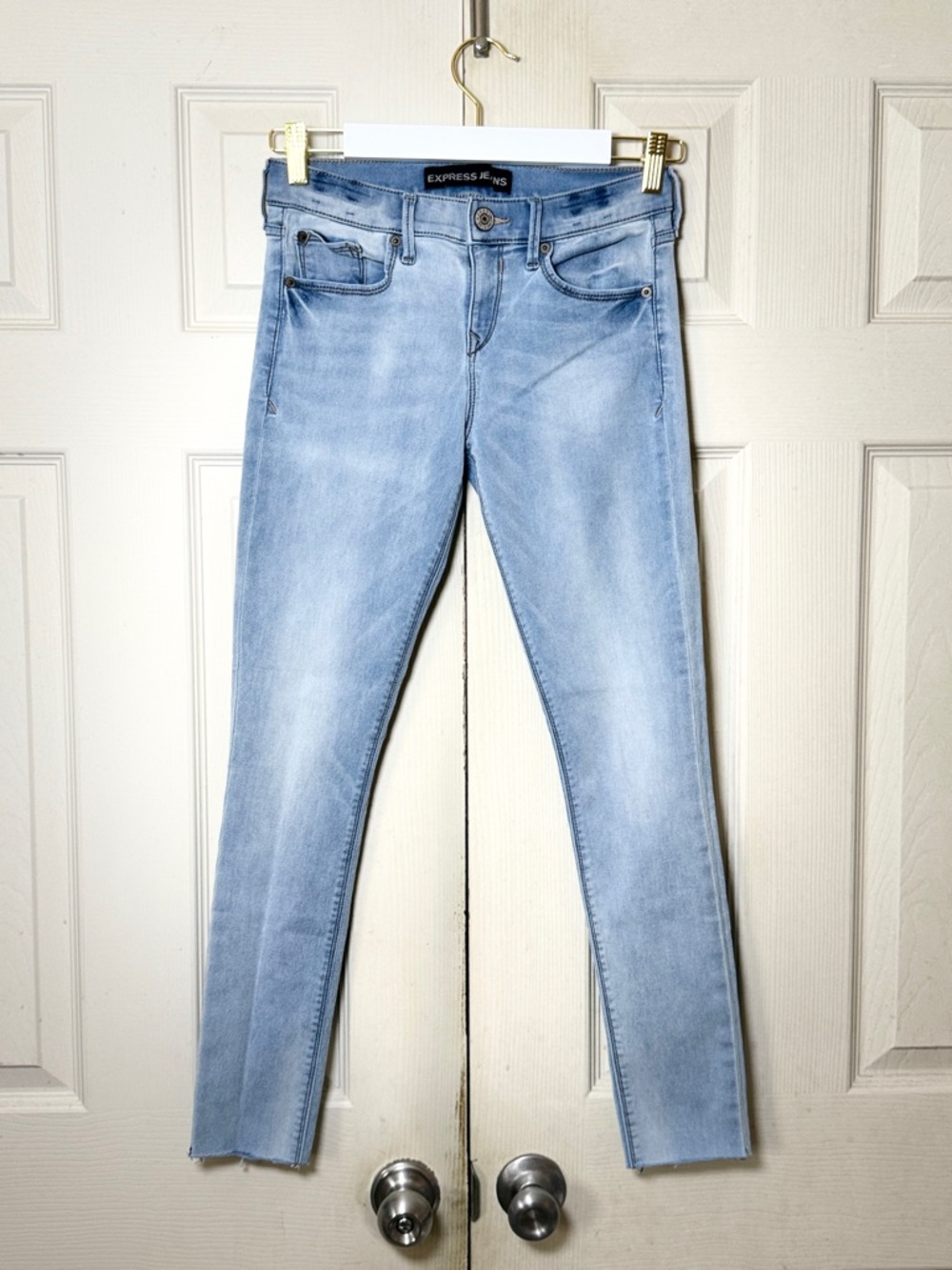 Express Light Wash Mid Rise Cutoff Legging Jeans👖